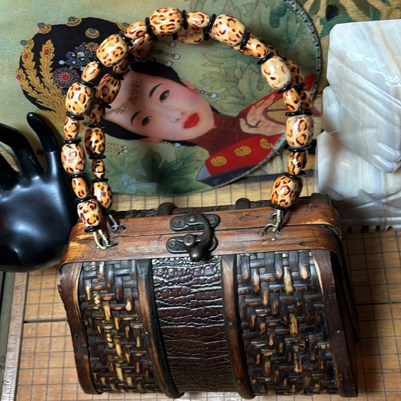 Rustic Rattan Wicker Wood Purse Box Wildcat Bead Handle 8”Hx7.25”Lx4.75”W Felt - Picture 6 of 15